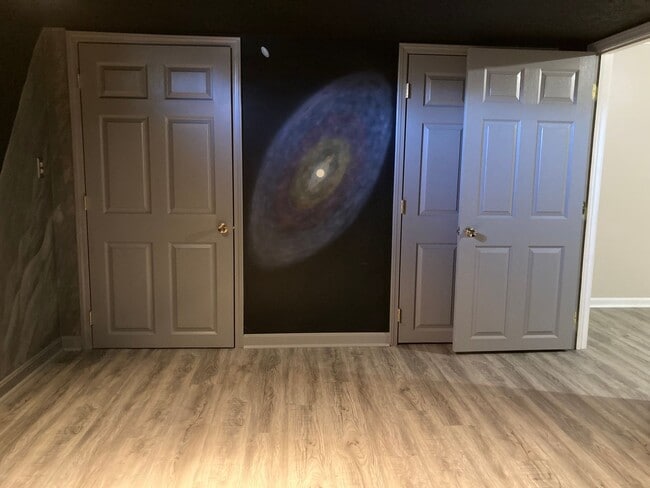 Building Photo - **Backyard offers Country Setting in City Limits**