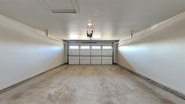 Building Photo - 443 Summit Ridge Dr