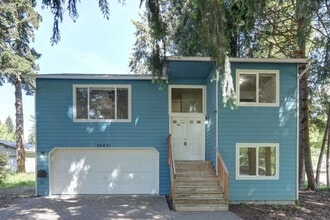 Building Photo - Charming 3 Bedroom Home Nestled Among the Trees in Bonney Lake – Spacious & Private