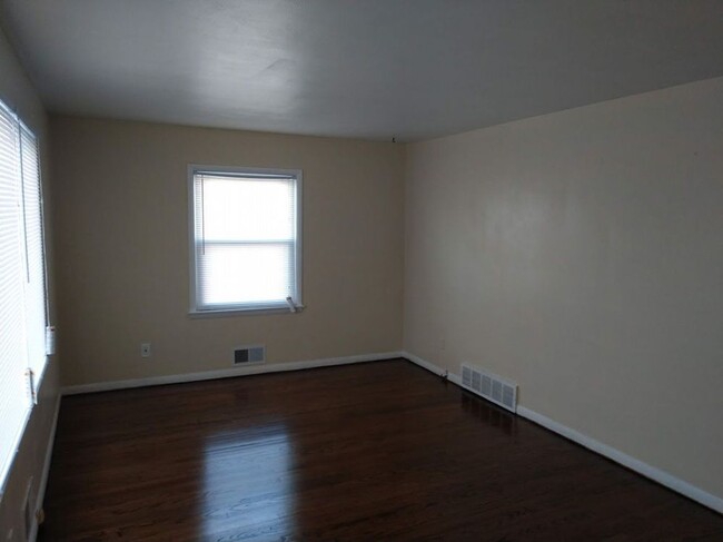 Building Photo - 2737 Hamilton Ave