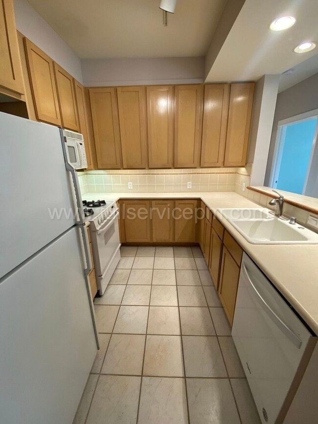 Building Photo - RARE OPENING at Waterfront Landing – Spacious Waterfront 1BR w/ Private Deck, Views & Direct Pike...