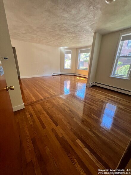 Building Photo - 322 Tappan St