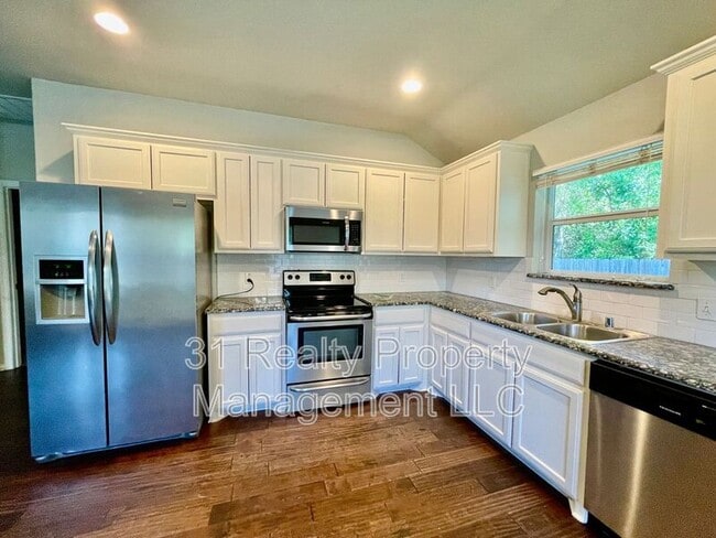 Building Photo - 3115 N Hickory St