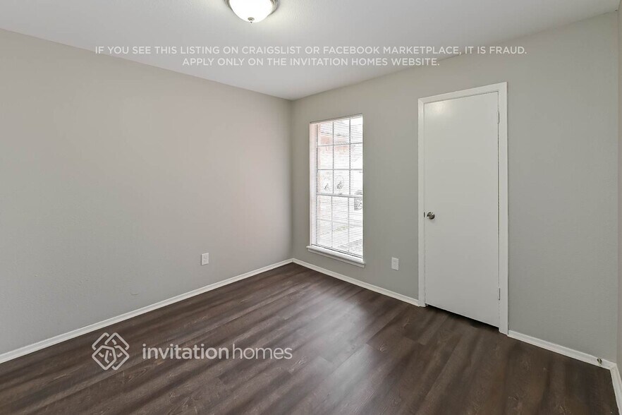 Building Photo - 8703 Saratoga Forest Dr