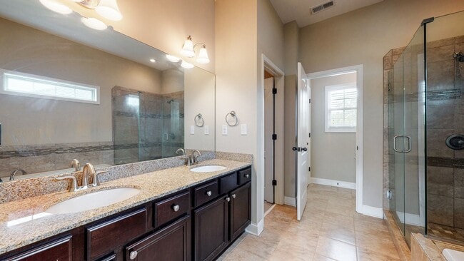 Building Photo - 802 Urton Woods Way
