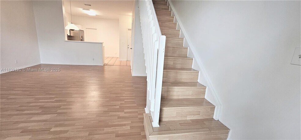 Building Photo - 2058 Madeira Dr