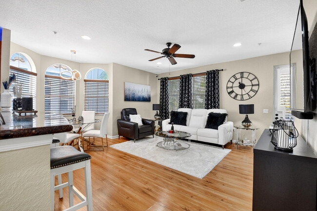 Building Photo - 1371 Vía De Pepi