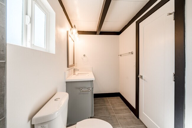 Building Photo - 5131 Barstow St