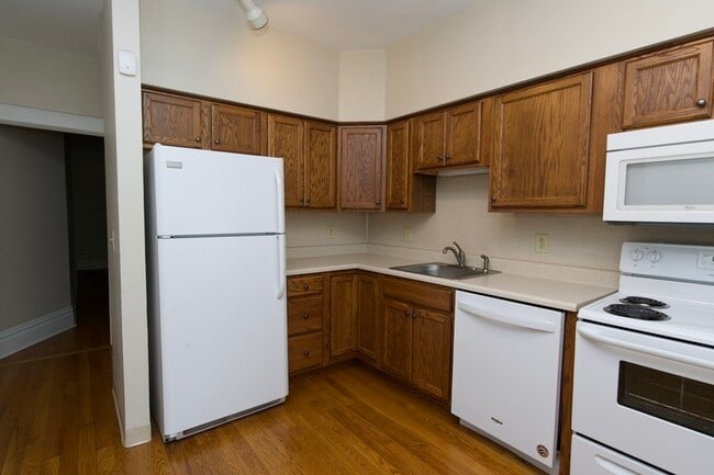 Building Photo - 1080 Mt Pleasant Ave