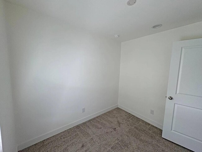 Building Photo - 1700 S State St