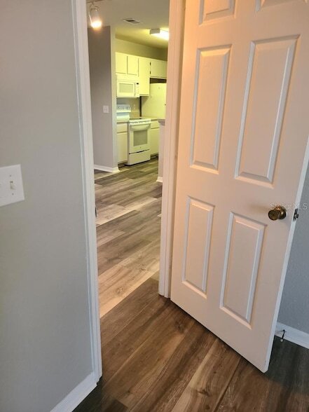 Building Photo - 8933 Manor Loop