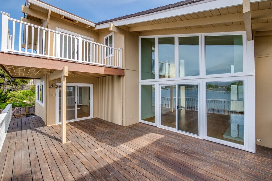 Building Photo - 255 Shearwater Is