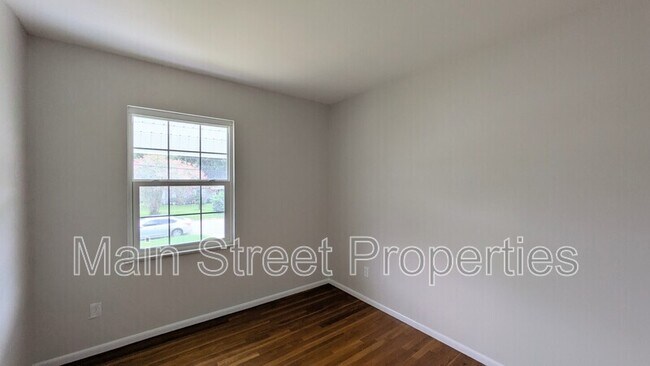 Building Photo - 2117 Pullman Cir