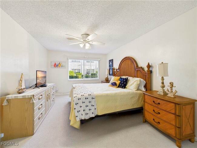 Building Photo - 232 Palm Dr