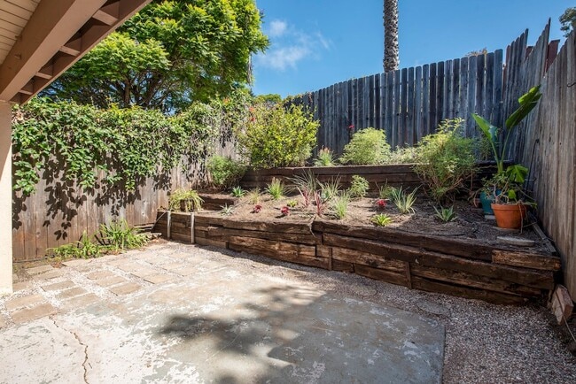 Building Photo - 2 BED/1.5 BATH ON THE MESA!!!