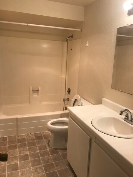 Building Photo - 14547 NE 40th St