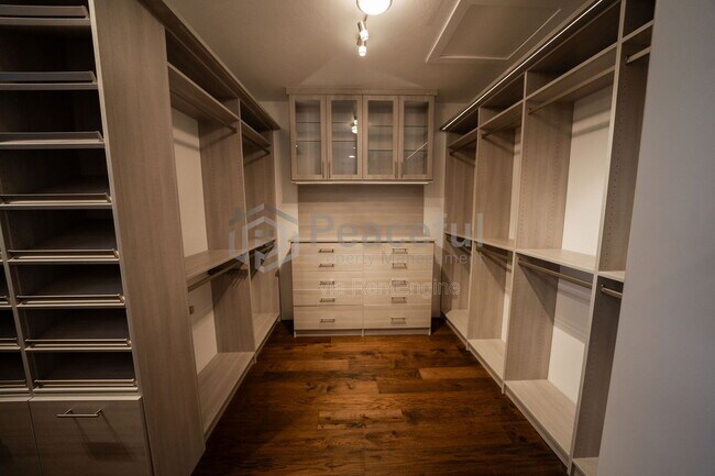 Building Photo - 1867 S Prairie Pond Rd