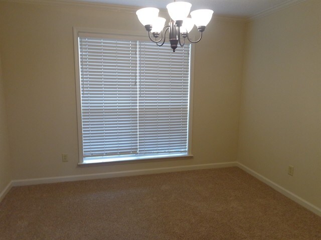 Building Photo - 290 Oaks Edge