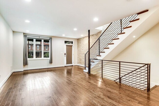 Building Photo - 620 Farragut St NW