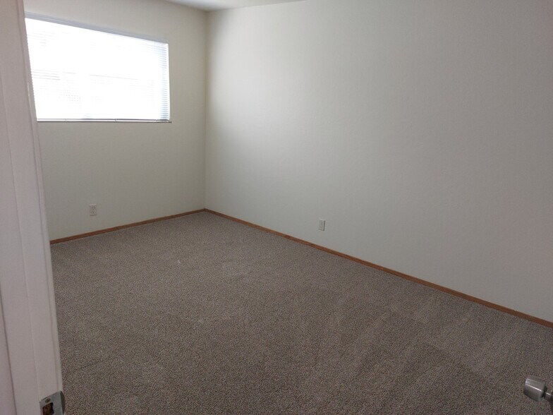 Building Photo - 1100 Ranchero Way