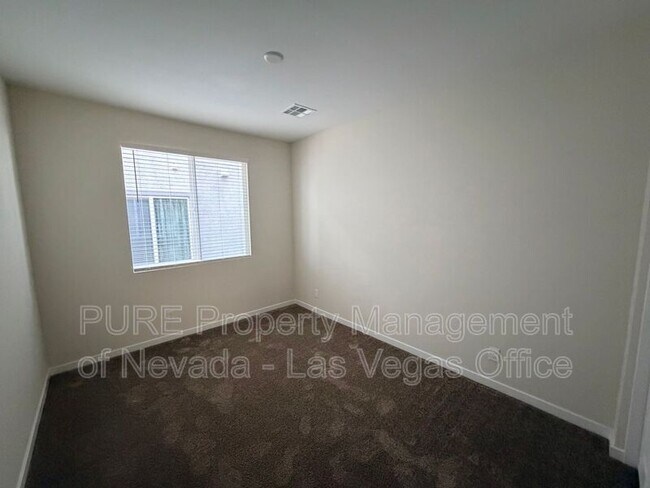 Building Photo - 10661 Valletta Ave
