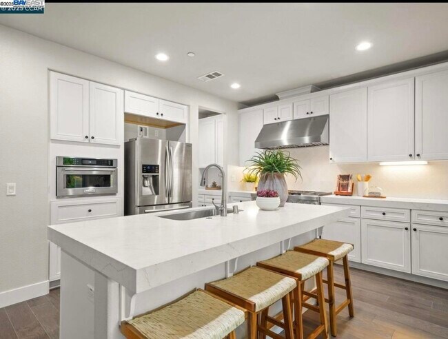 Building Photo - 1588 Alamo Way