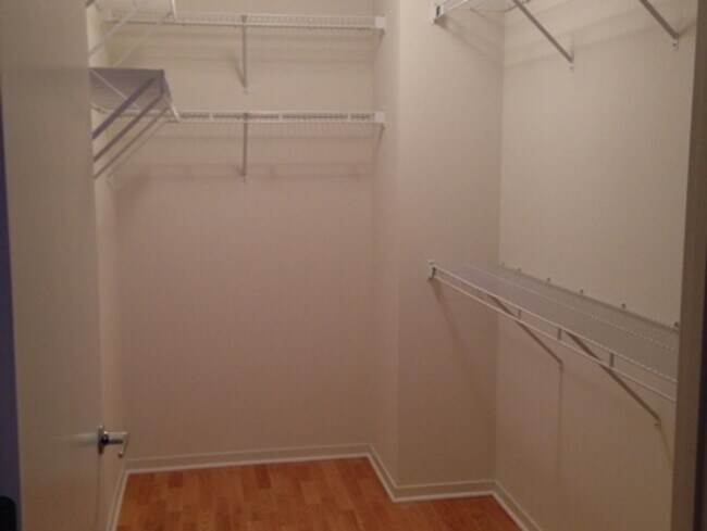 Building Photo - 807 Davis St