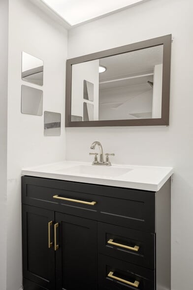 Building Photo - 7488 Country Brook Dr