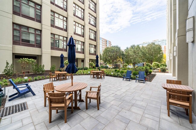 Outdoor Space - 1500 Hudson St