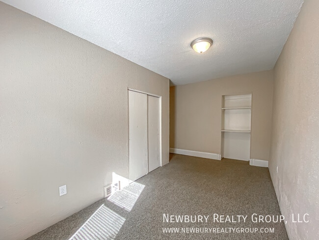 Building Photo - 39 Hickory St