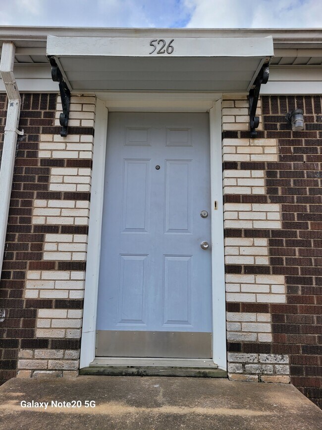 Building Photo - 526 E Harmon Dr