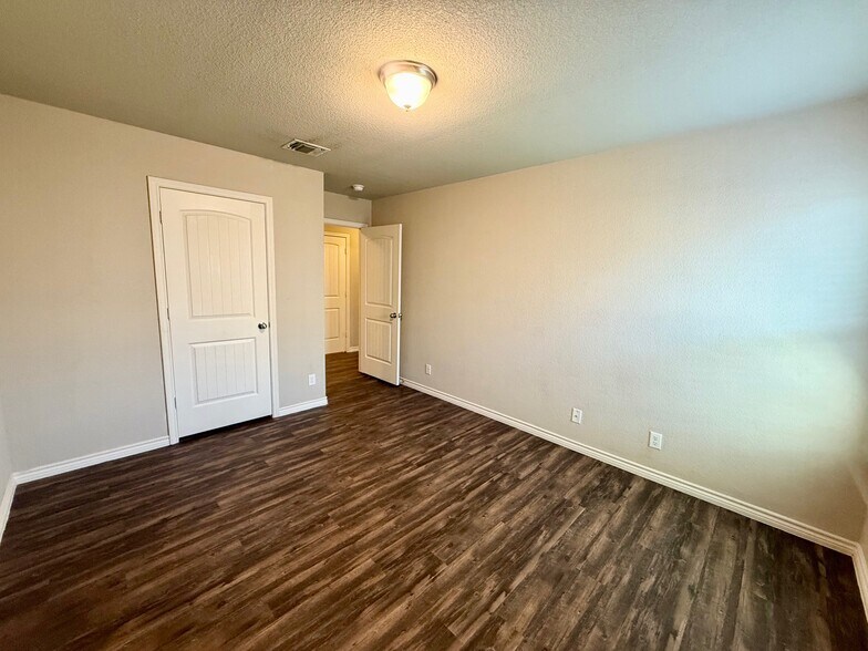 Building Photo - 634 Paseo Del Plata #B