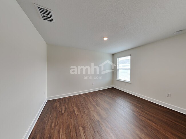 Building Photo - 1048 Walden Pond Dr