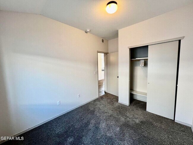 Building Photo - 10148 Red Vly