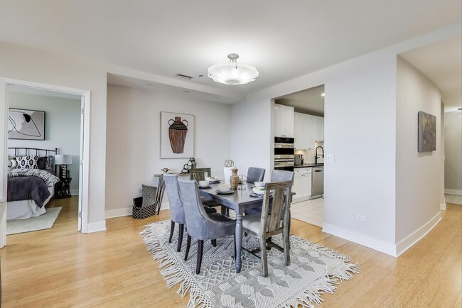 Building Photo - 330 S Michigan Ave