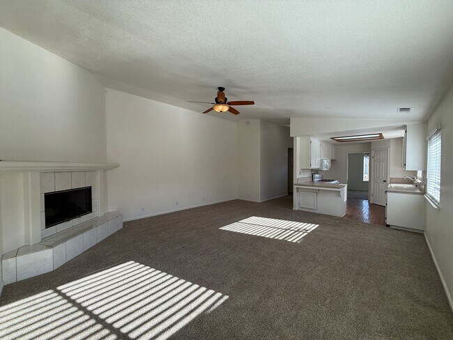 Building Photo - R71300