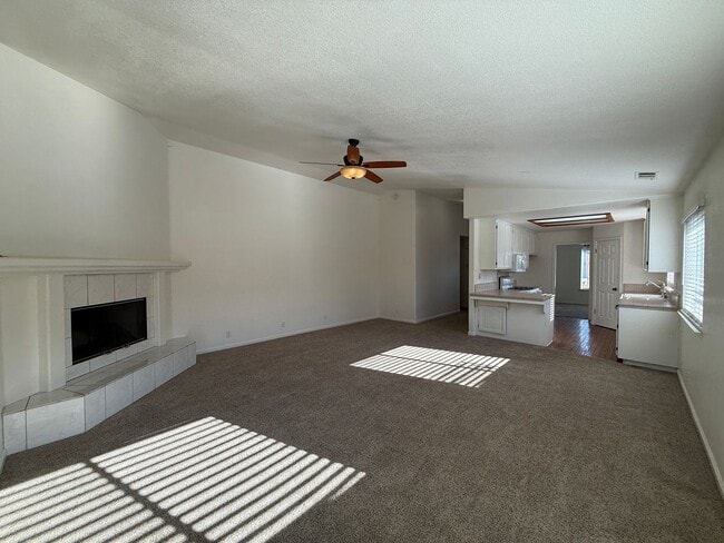 Building Photo - Rolling Hills Single Story Home Includes All Basic Utilities