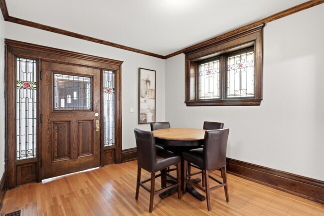 Building Photo - Furnished 10-Bedroom Single-Family Home in Buffalo