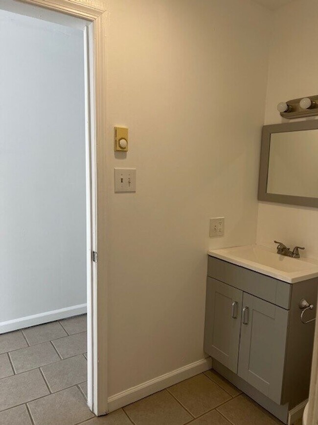 Building Photo - 18 Water St