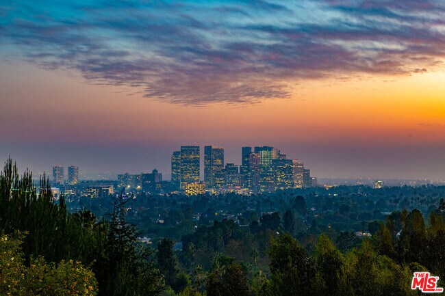 Building Photo - 1136 Calle Vista Dr