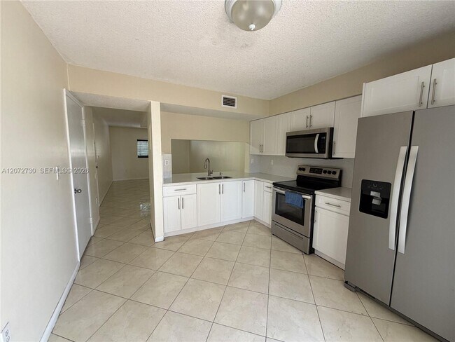 Building Photo - 14902 SW 82nd Ln