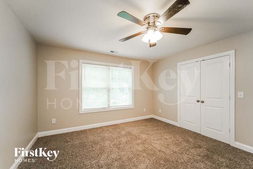 Building Photo - 656 Smith St