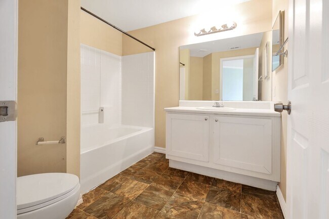 Building Photo - 5500 Bentgrass Dr