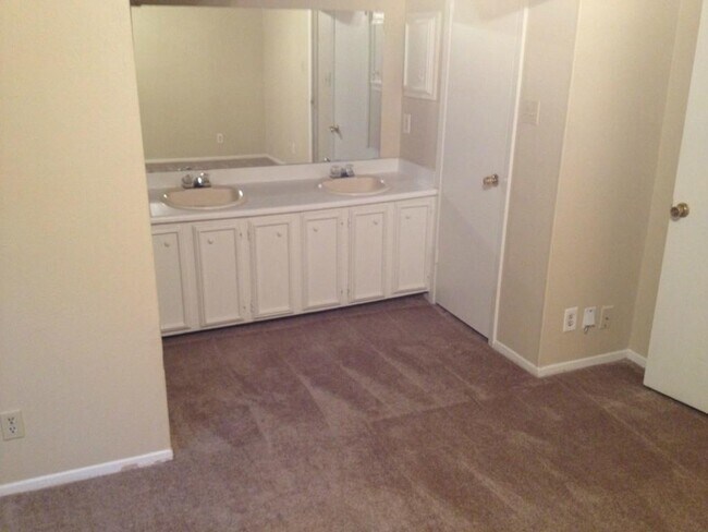 Building Photo - 7100 Meadow Run