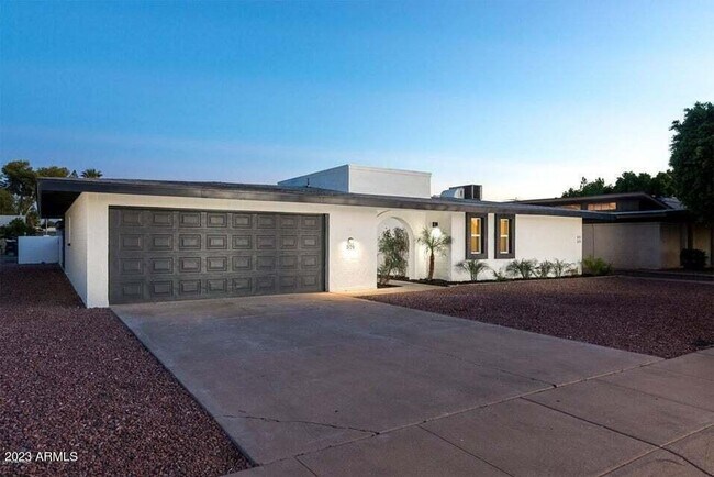 Building Photo - 521 W Pebble Beach Dr