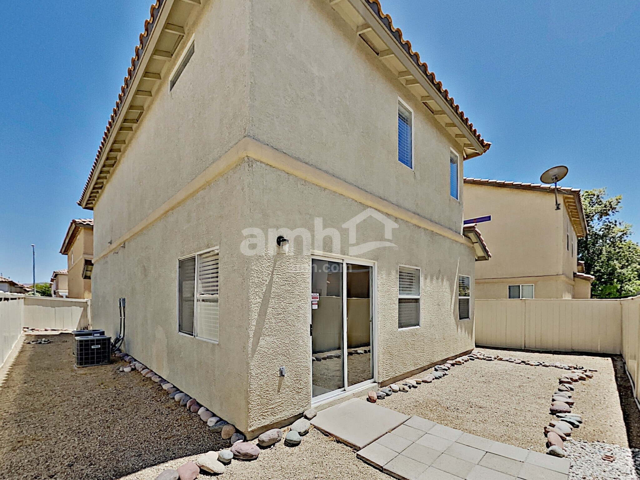 Building Photo - 986 Cantabria Heights Ave