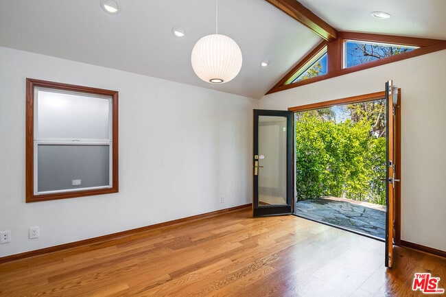 Building Photo - 445 Westmount Dr