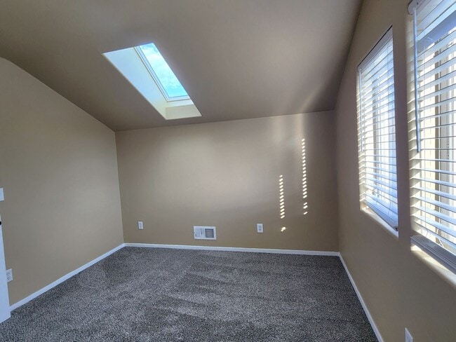 Building Photo - 4 Bedroom Home in Gardnerville For Rent