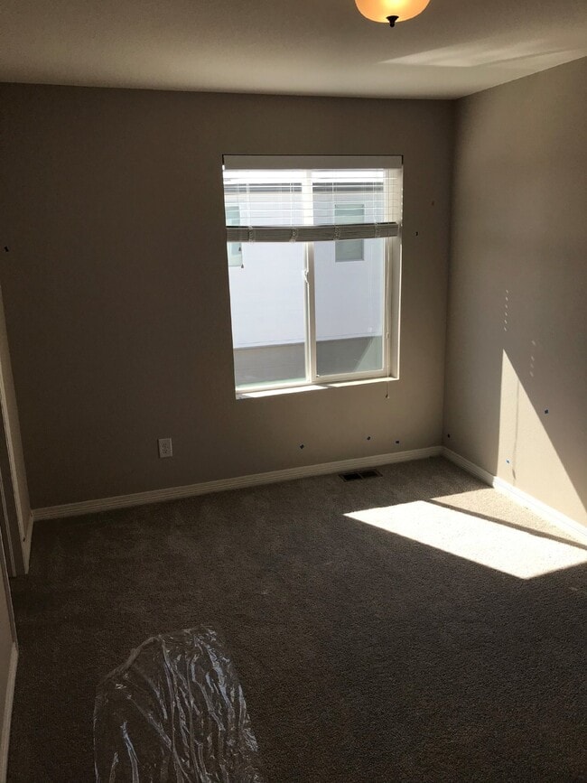 Building Photo - NEW and Modern! 3BR/2.5BA in GVR!
