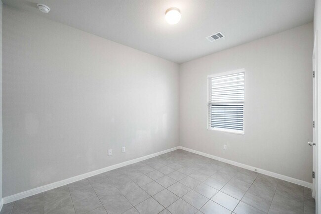Building Photo - 5912 Wolf Pack Dr